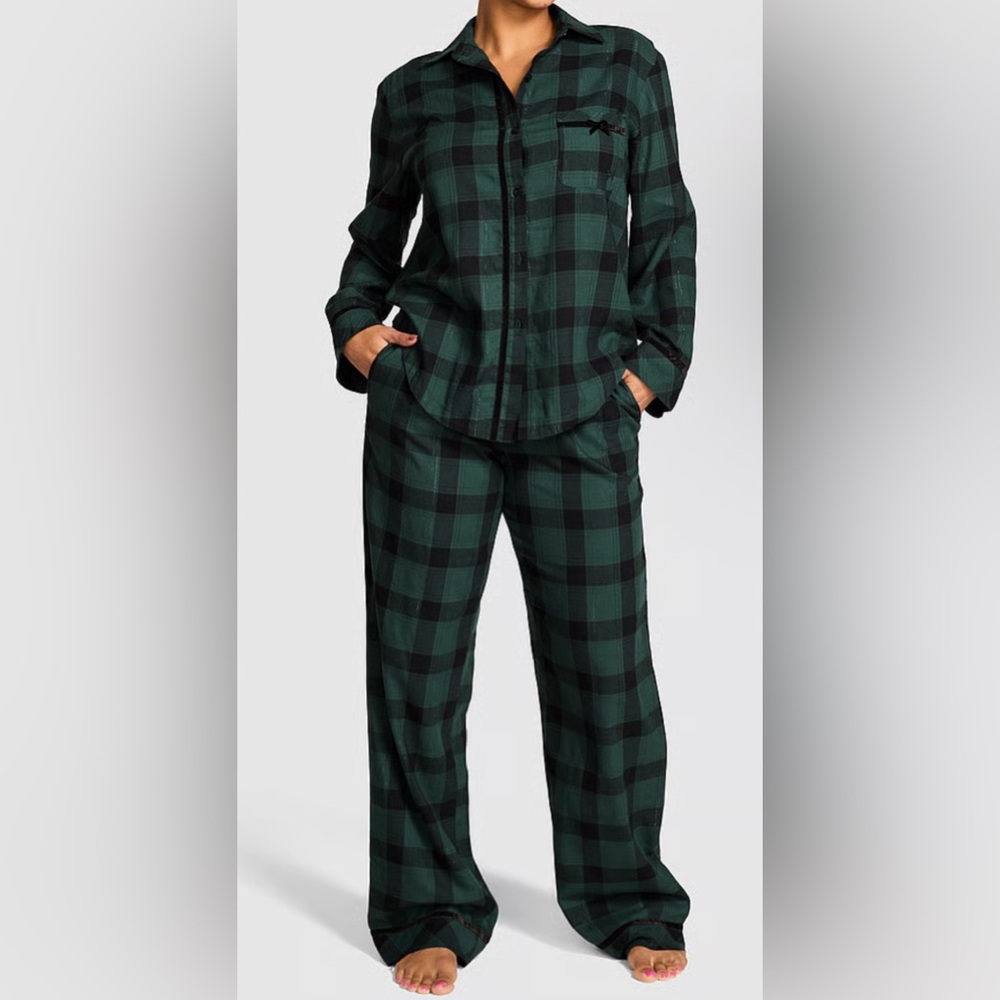 VICTORIA SECRET PINK
FLANNEL LONG PAJAMA SET